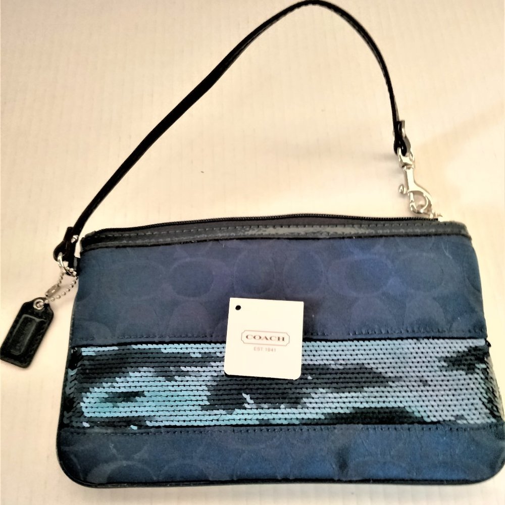 Coach, Wristlet.
